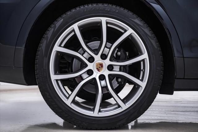 Photo of 2022 Moonlight Blue Metallic Porsche Cayenne