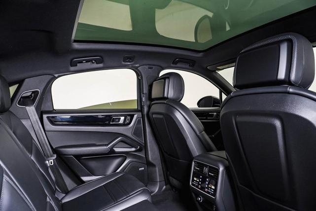 Photo of 2022 Moonlight Blue Metallic Porsche Cayenne