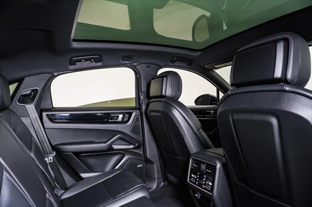 Photo of 2022 Moonlight Blue Metallic Porsche Cayenne