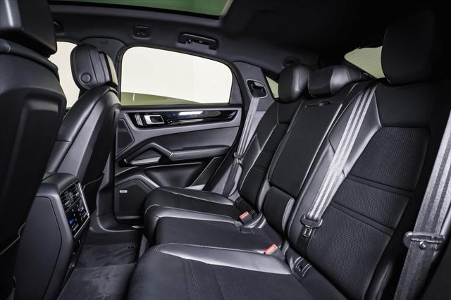 Photo of 2022 Moonlight Blue Metallic Porsche Cayenne