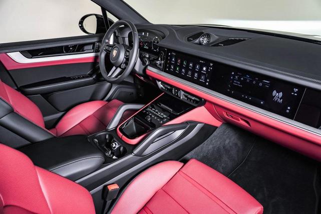 Photo of 2025 Chromite Black Metallic Porsche Cayenne