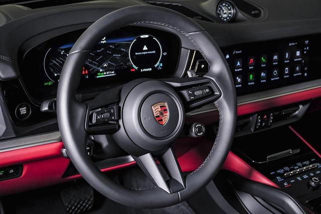 Photo of 2025 Chromite Black Metallic Porsche Cayenne