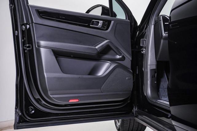 Photo of 2021 Black Porsche Cayenne