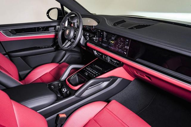 Photo of 2025 Chromite Black Metallic Porsche Cayenne