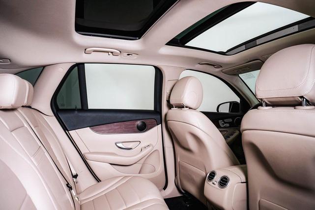 Photo of 2022 Lunar Blue Metallic Mercedes-Benz GLC 300
