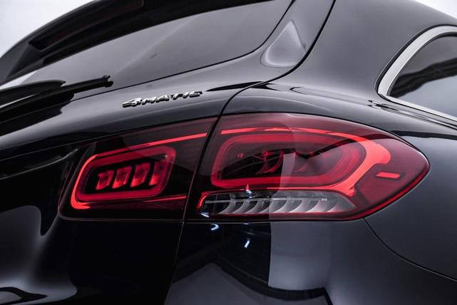 Photo of 2022 Lunar Blue Metallic Mercedes-Benz GLC 300