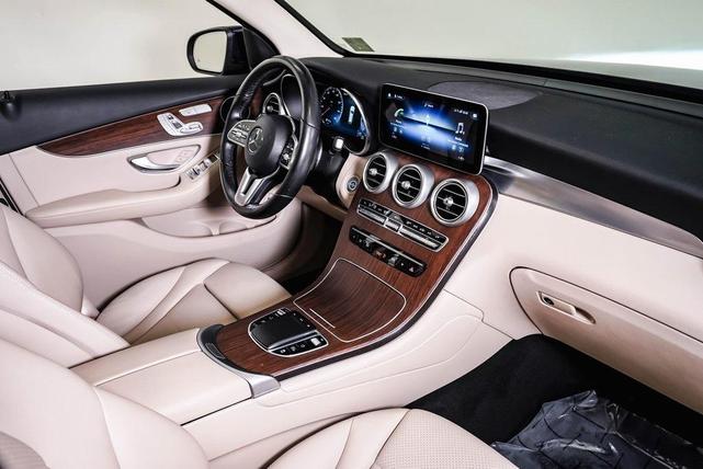 Photo of 2022 Lunar Blue Metallic Mercedes-Benz GLC 300