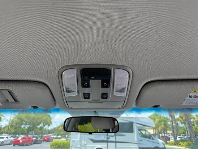 Photo of 2020 Snow White Pearl Kia Sedona