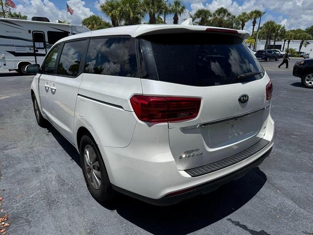 Photo of 2020 Snow White Pearl Kia Sedona