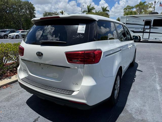 Photo of 2020 Snow White Pearl Kia Sedona