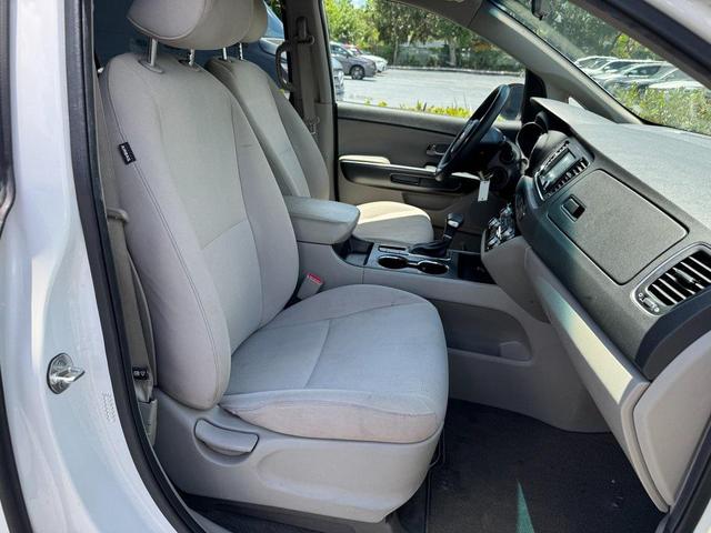 Photo of 2020 Snow White Pearl Kia Sedona