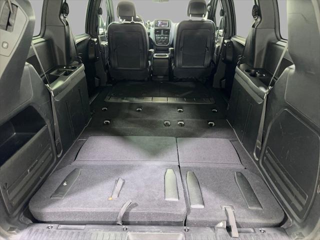 Photo of 2018 Granite Pearlcoat Dodge Grand Caravan