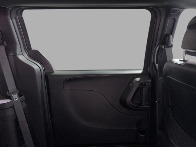 Photo of 2018 Granite Pearlcoat Dodge Grand Caravan