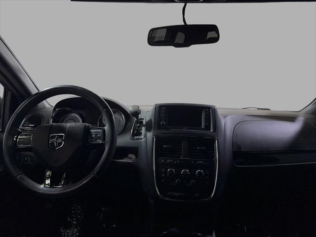 Photo of 2018 Granite Pearlcoat Dodge Grand Caravan