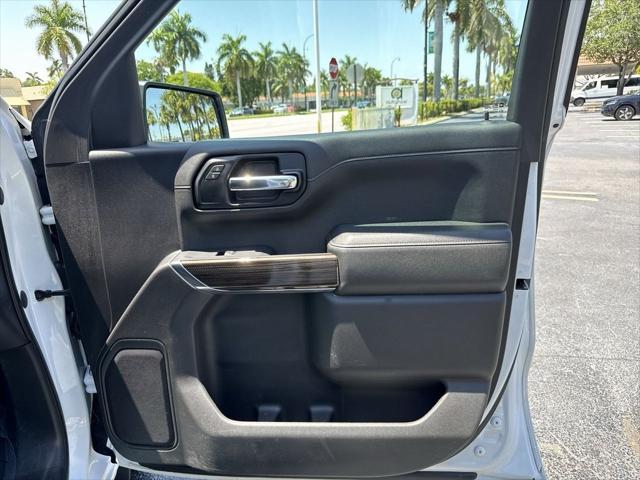 Photo of 2020 Iridescent Pearl Tricoat Chevrolet Silverado 1500