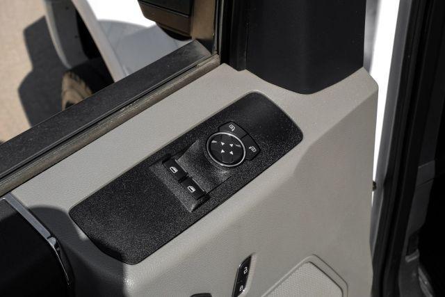 Photo of 2022 White Ford F-450
