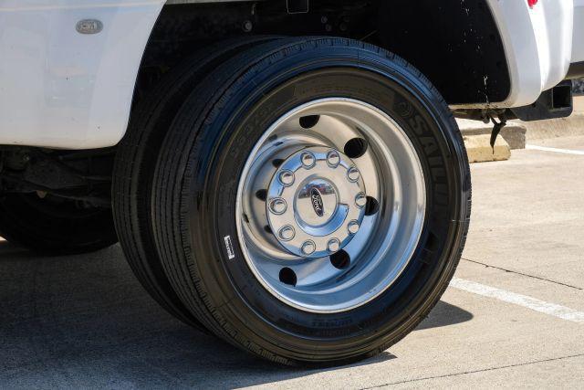 Photo of 2022 White Ford F-450