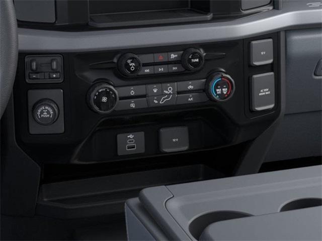Photo of 2025 Oxford White Ford F-250