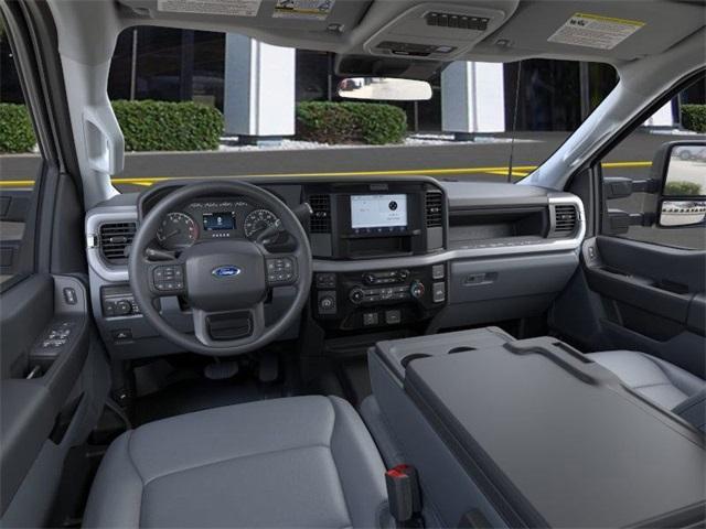 Photo of 2025 Oxford White Ford F-250