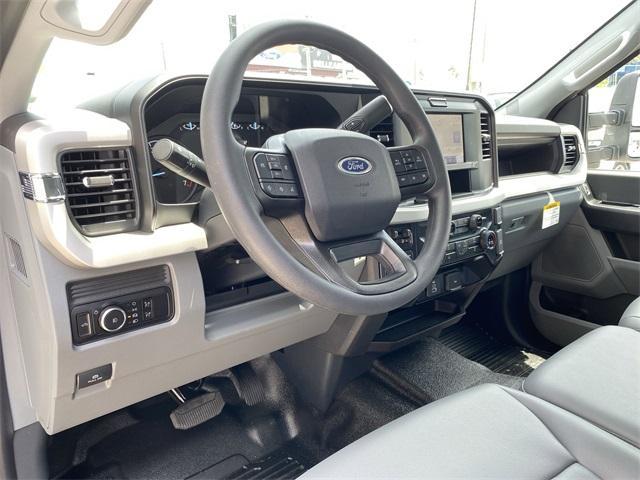 Photo of 2025 Oxford White Ford F-250