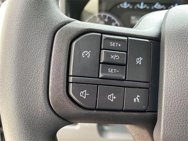 Photo of 2025 Oxford White Ford F-250