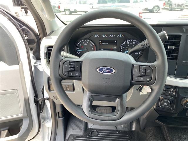 Photo of 2025 Oxford White Ford F-250