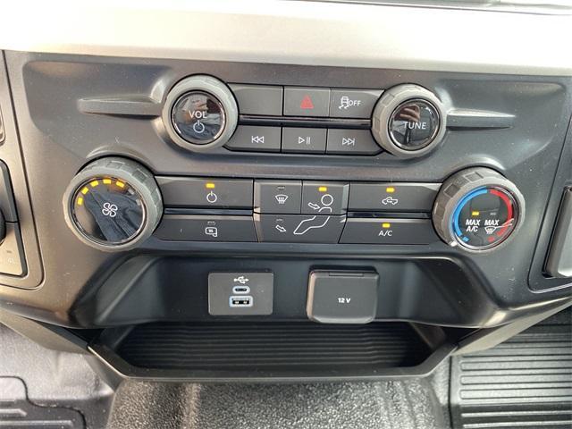 Photo of 2025 Oxford White Ford F-250