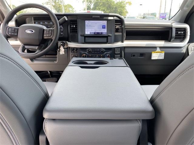 Photo of 2025 Oxford White Ford F-250