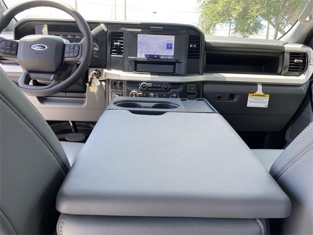 Photo of 2025 Oxford White Ford F-250