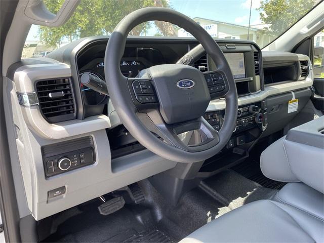 Photo of 2025 Oxford White Ford F-250