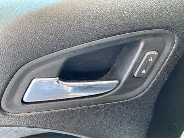 Photo of 2019 Summit White Chevrolet Colorado