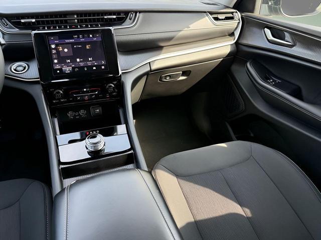 Photo of 2024 Diamond Black Jeep Grand Cherokee