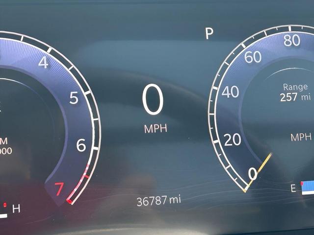 Photo of 2022 Metallic Jeep Grand Cherokee L