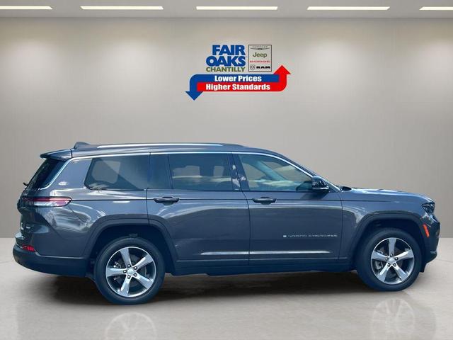 Photo of 2022 Metallic Jeep Grand Cherokee L