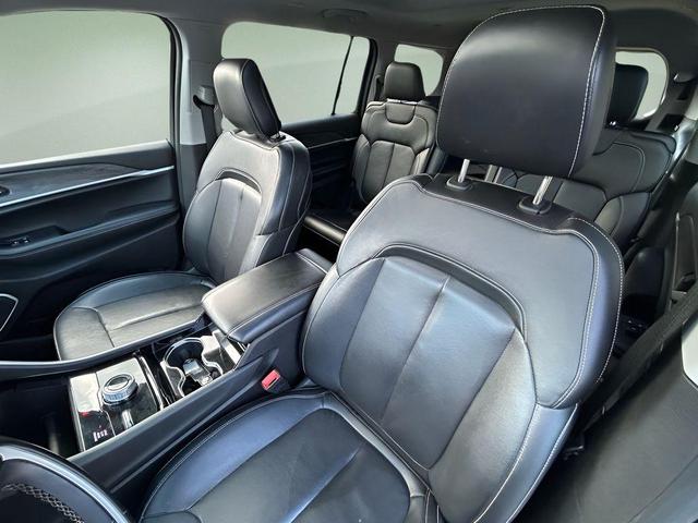 Photo of 2022 Metallic Jeep Grand Cherokee L