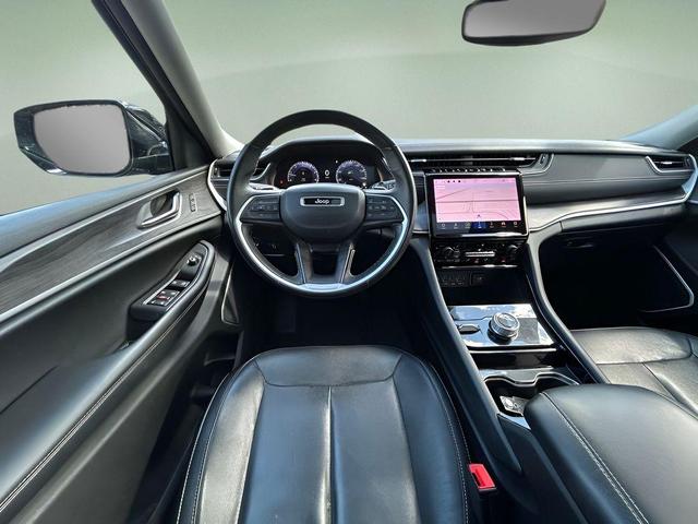 Photo of 2022 Metallic Jeep Grand Cherokee L