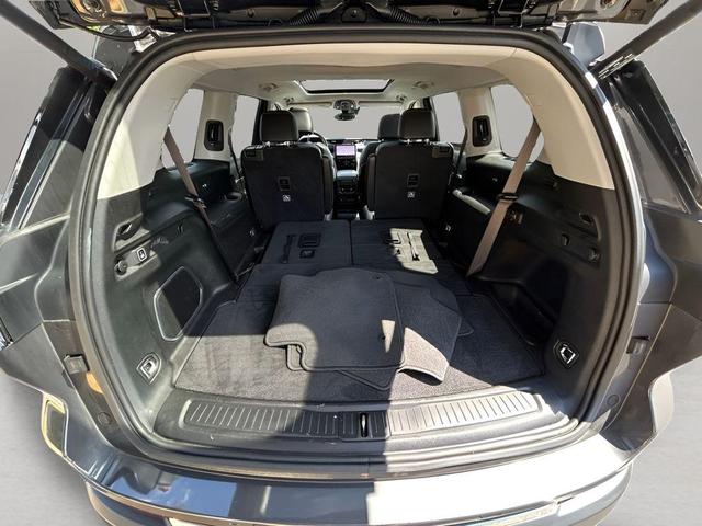 Photo of 2022 Metallic Jeep Grand Cherokee L