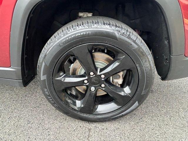 Photo of 2022 Velvet Red Pearlcoat Jeep Grand Cherokee L