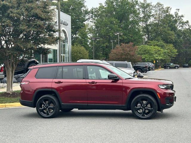Photo of 2022 Velvet Red Pearlcoat Jeep Grand Cherokee L
