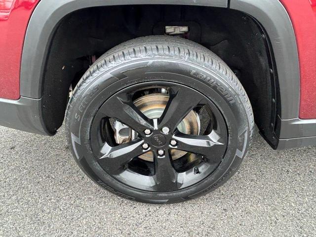 Photo of 2022 Velvet Red Pearlcoat Jeep Grand Cherokee L
