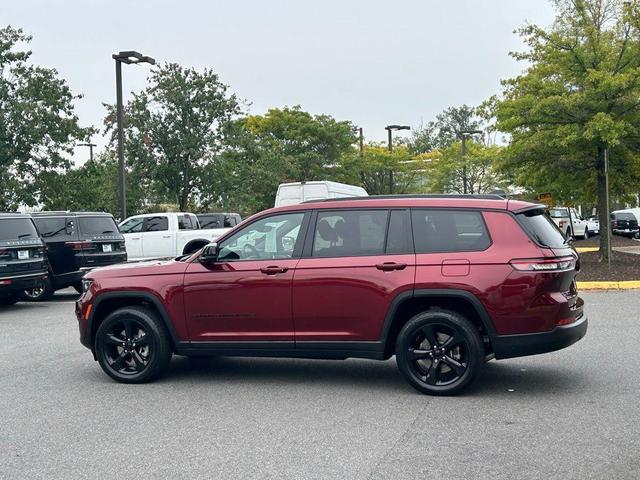Photo of 2022 Velvet Red Pearlcoat Jeep Grand Cherokee L