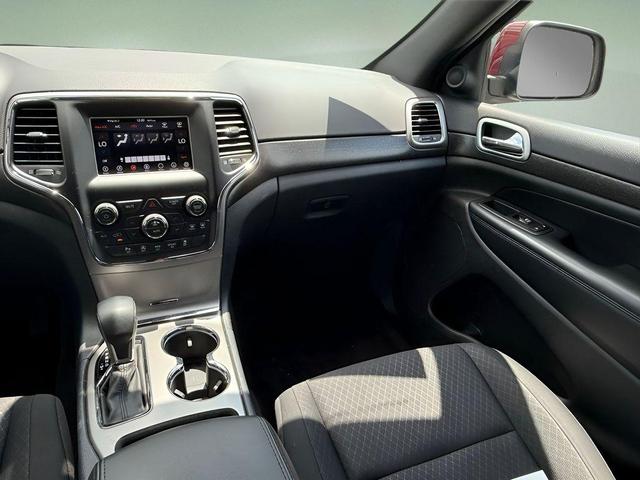 Photo of 2018 Velvet Red Pearlcoat Jeep Grand Cherokee