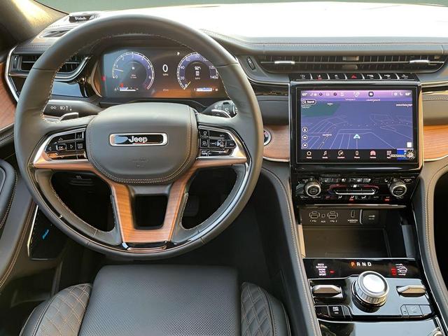 Photo of 2025 Metallic Jeep Grand Cherokee L