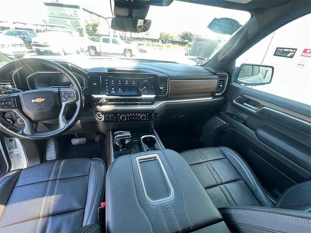 Photo of 2022 Iridescent Pearl Tricoat Chevrolet Silverado 1500