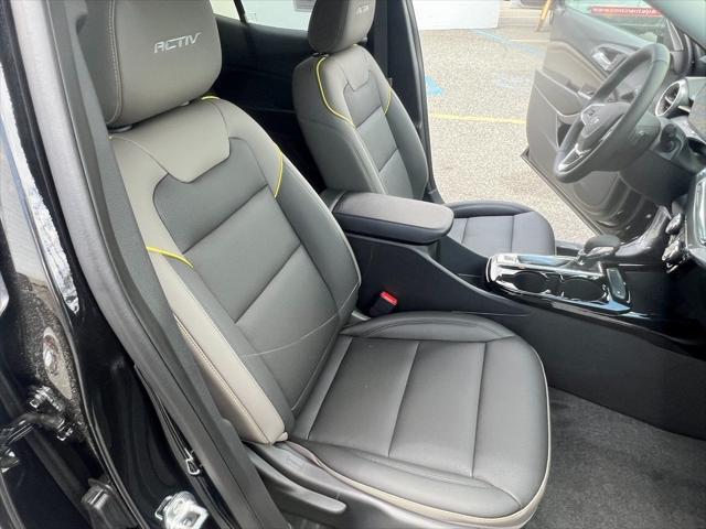 Photo of 2025 Mosaic Black Metallic Chevrolet Trax