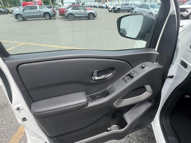 Photo of 2025 Glacier White Nissan Frontier