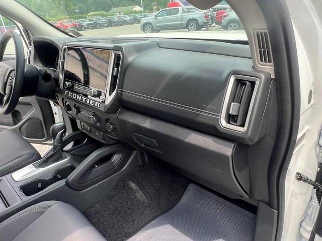 Photo of 2025 Glacier White Nissan Frontier