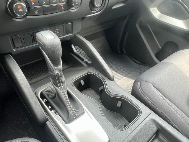 Photo of 2025 Glacier White Nissan Frontier