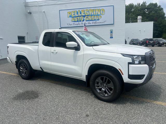 Photo of 2025 Glacier White Nissan Frontier