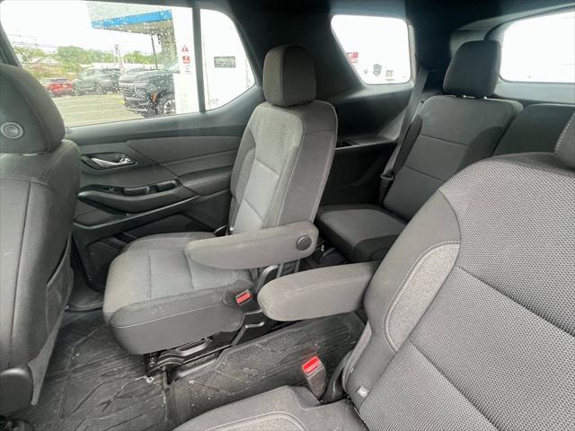 Photo of 2022 Mosaic Black Metallic Chevrolet Traverse